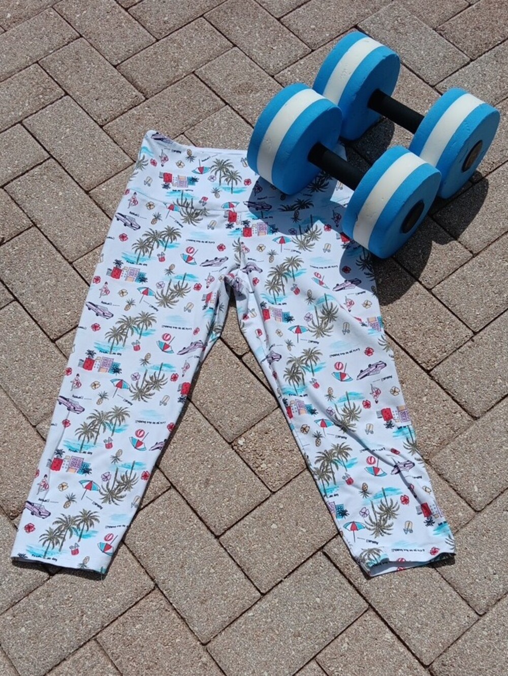 High-Waist Beach Print Capri Leggings in White Size Small.Tummy Control